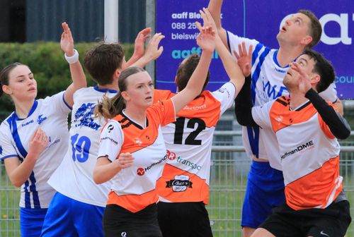 Afbeelding bij Weidevogels 1 pakt ondanks fouten in tweede helft weer de volle buit